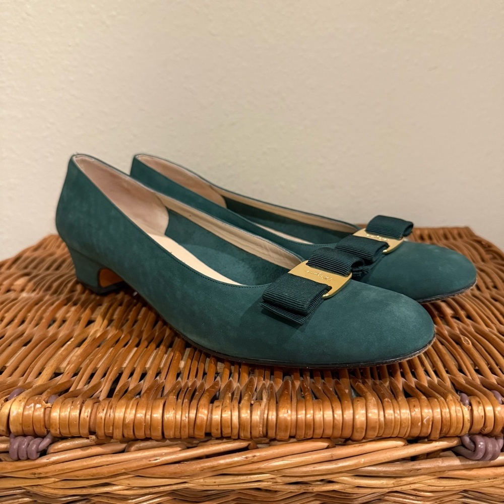Salvatore Ferragamo Vala Ribbon Pumps Low Heel Teal Suede Leather Size 8.5